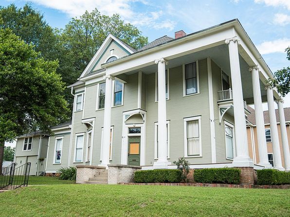 1005 Pecan St
