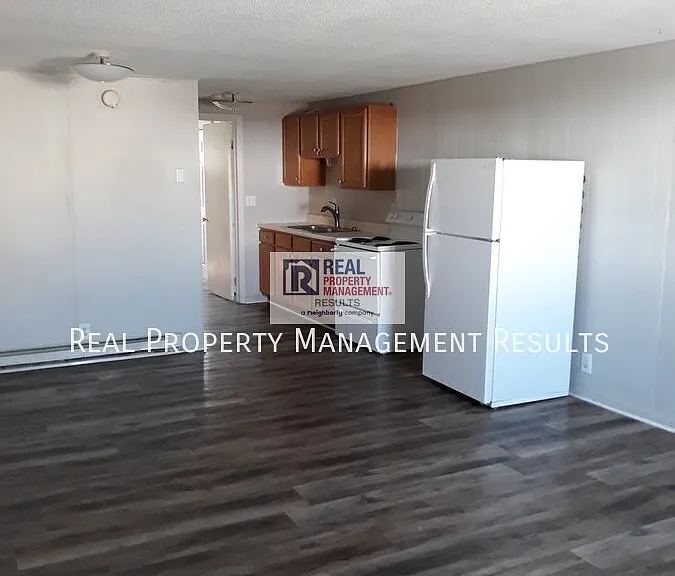 209 E Division St #B — Photo 3