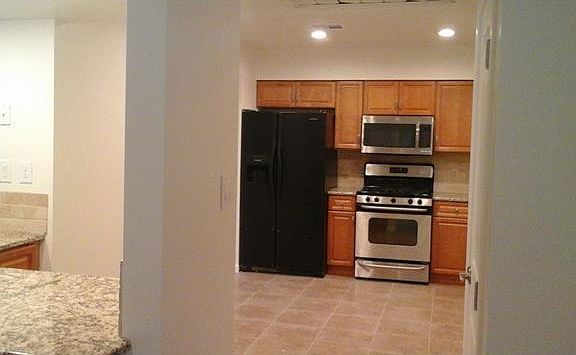 4th image of 1403 Birchwood Ct #A