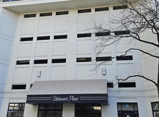 33 W Delaware Pl APT 20H, Chicago, IL 60610