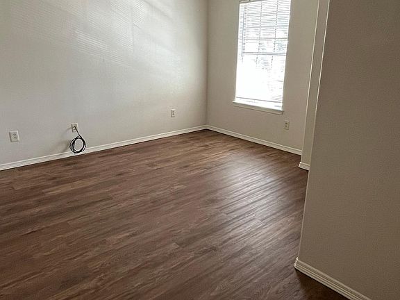 5th image of 725 Sonesta Ct #2