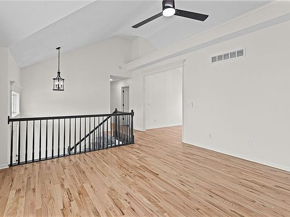 5th image of 1106 Creekside Ct