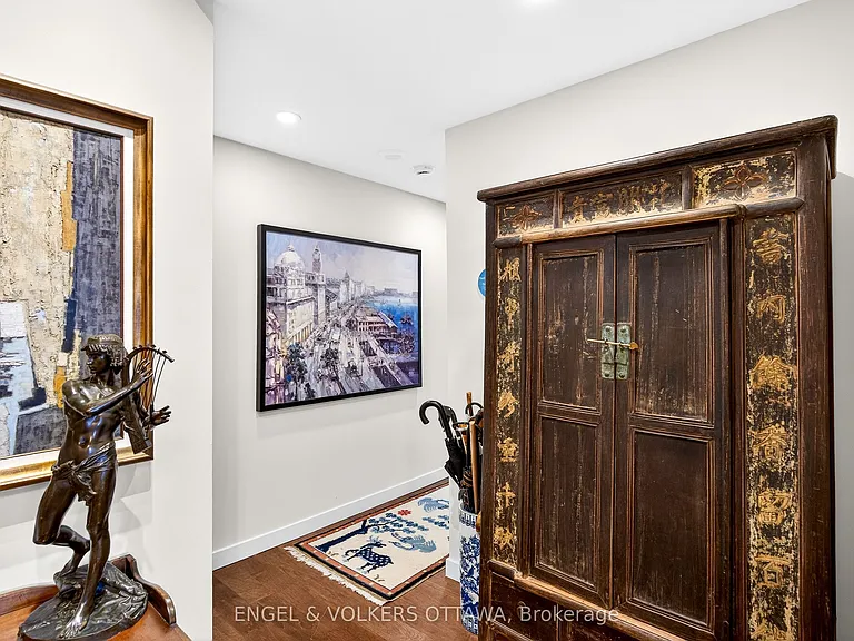 160 George St #2404 — Photo 6