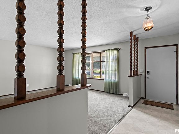 4th image of 109 Basswood Rd