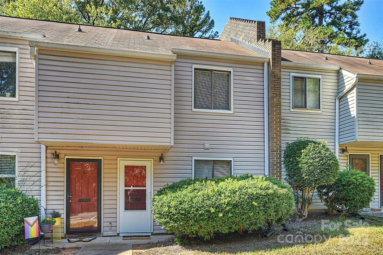 951 Hollywood St APT F photo 1