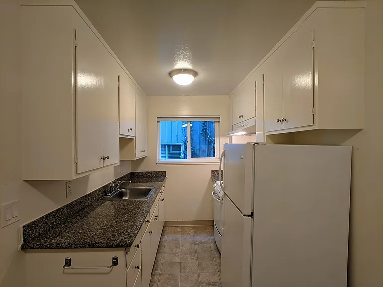 2534 Benvenue Ave — Photo 16