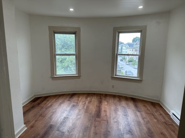 225 Vernon St APT 2