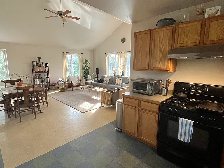 713 N Black Ave #A — Photo 6