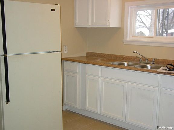 3rd image of 1032 E Bernhard Ave