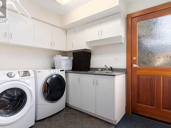 4th image of 552 Beachview Dr