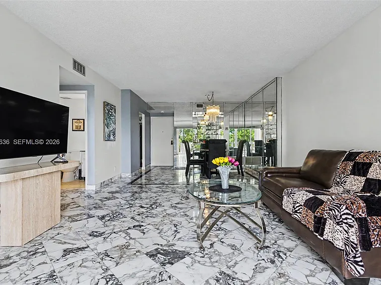 4330 Hillcrest Dr #405 — Photo 6