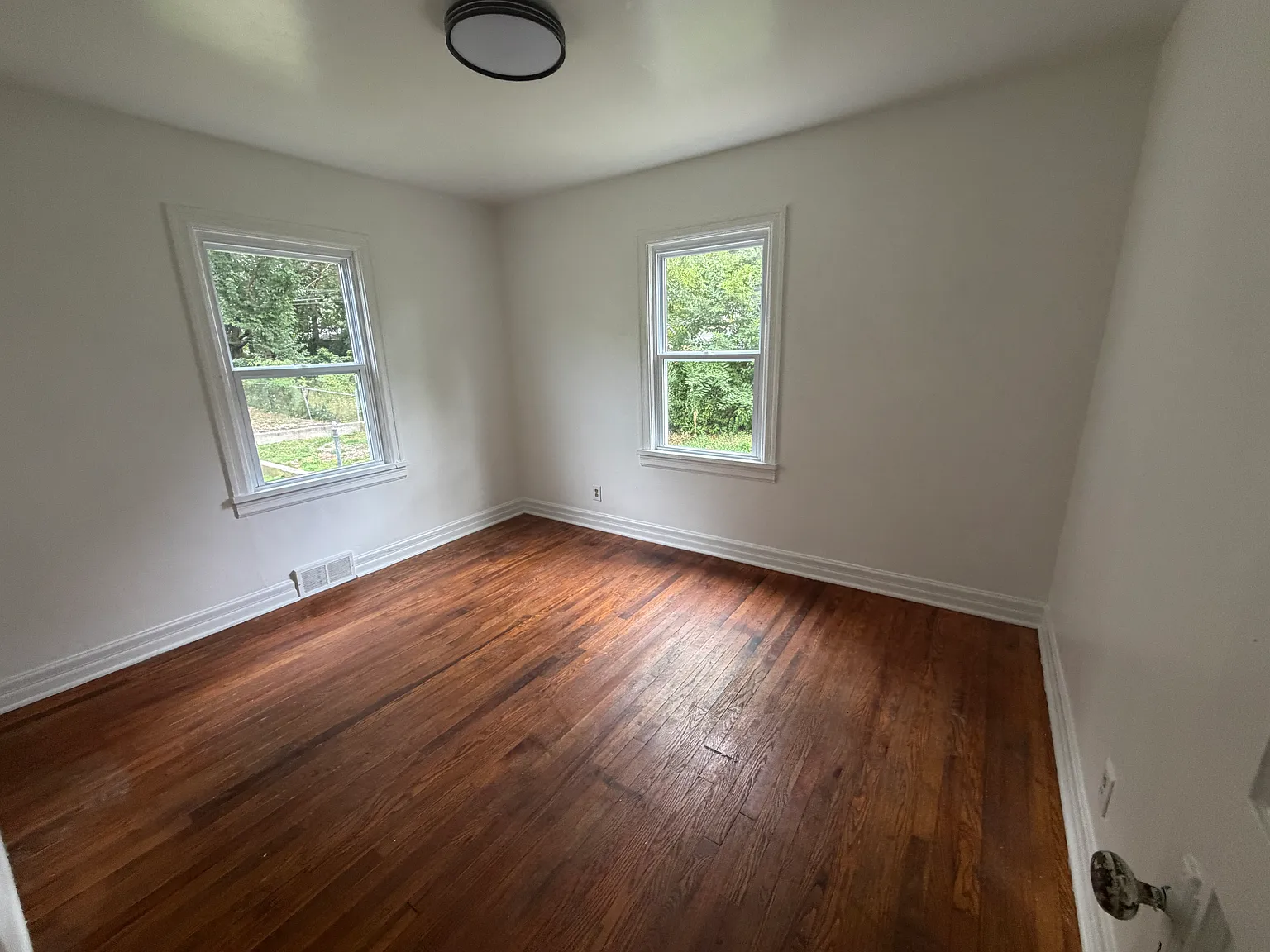 1324 S Florence Ave — Photo 4