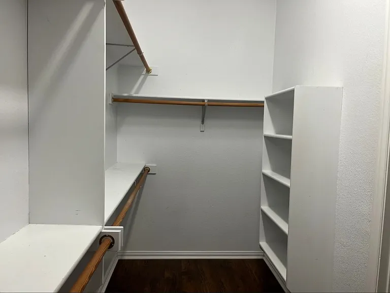 2702 View Mdw — Photo 6