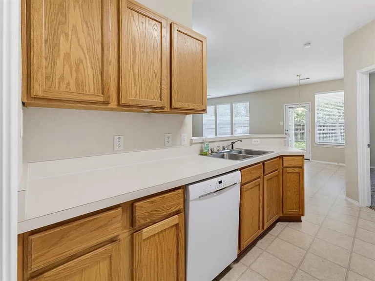 4105 Capstone Dr — Photo 10