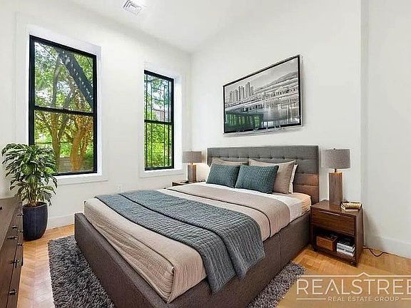 4th image of 246 Vernon Ave APT 2