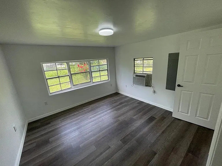 2923 Dover Ln — Photo 9