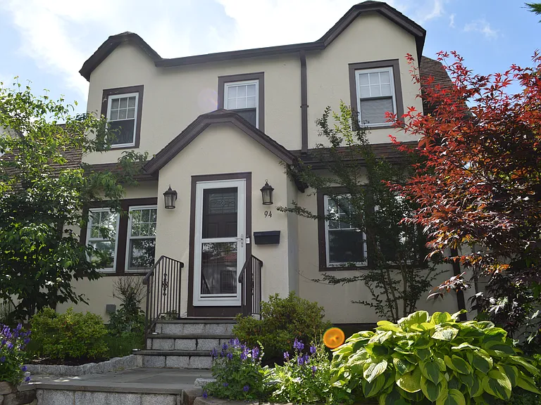 94 Kensington Rd — Photo 1
