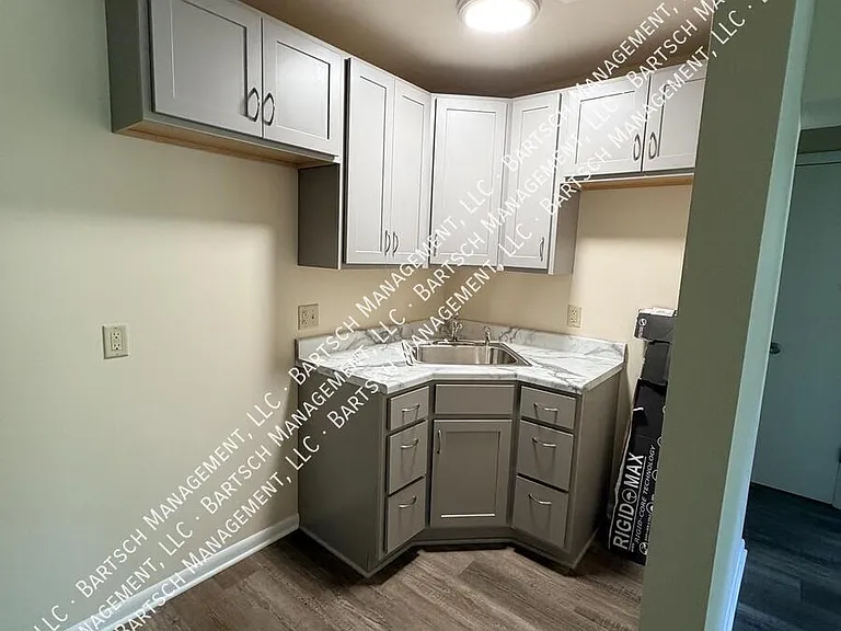 3250 S 49th St #3 — Photo 4