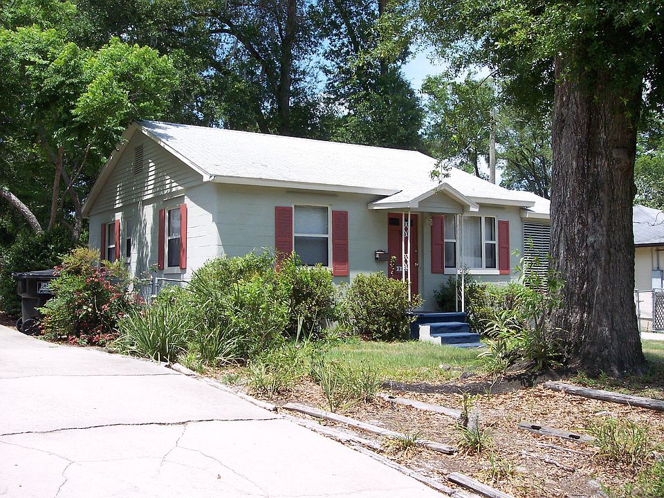 1st image of 211 E Esther St