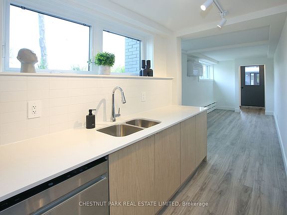 3rd image of 1450 Avenue Rd #1