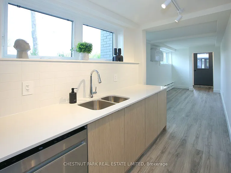 1450 Avenue Rd #1 — Photo 14