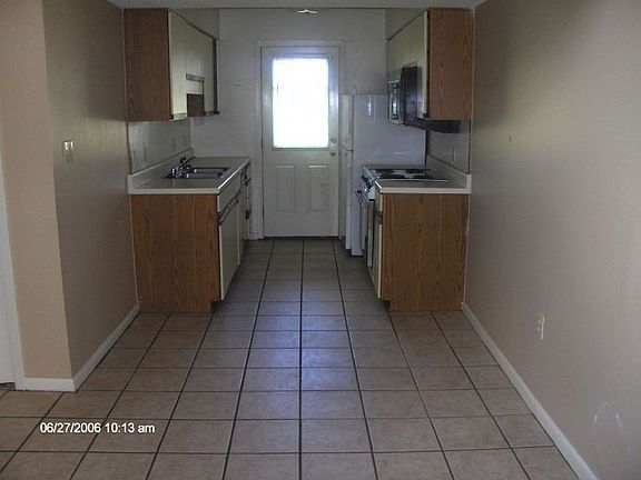 3rd image of 1206 Lakewood Dr