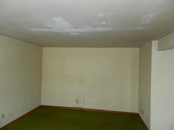 2nd image of 6214 Carriage Dr