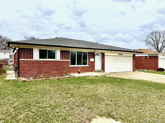 3rd image of 2123 Common Rd