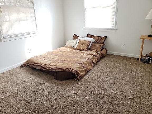 2nd image of 808 Jewell Ave