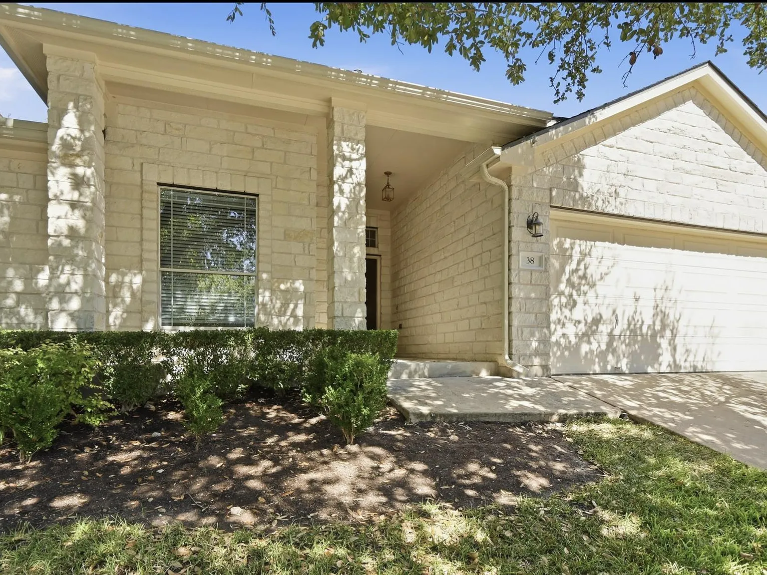 3 bed, 2.0 bath, 1615 sqft, $2,800 — Photo 2