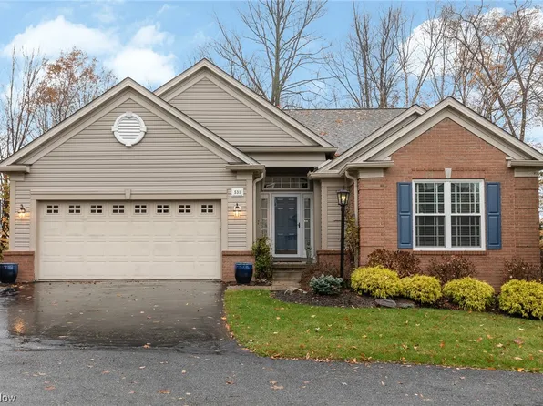 531 Covington Ln, Chagrin Falls, OH 44023