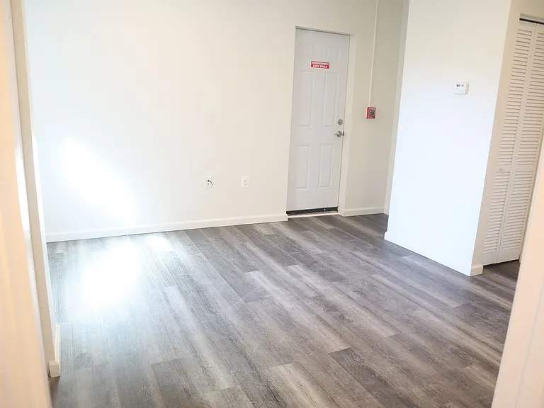 2202 Maryland Ave — Photo 8