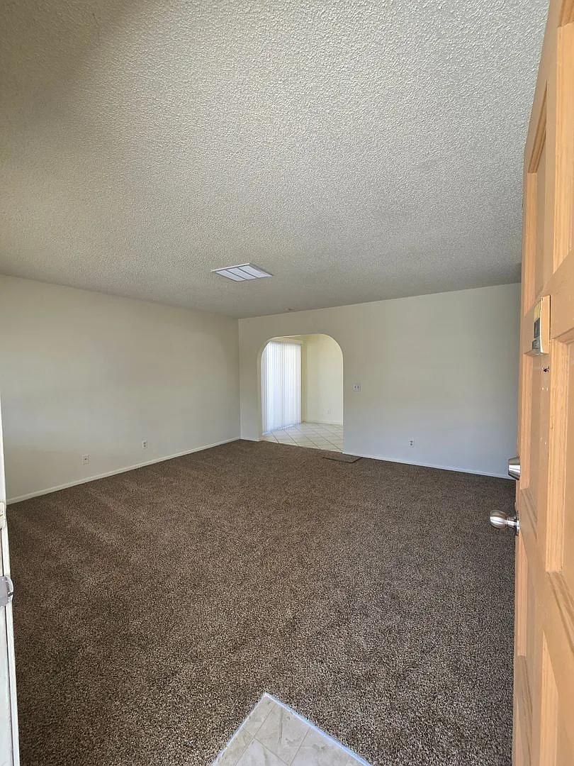 A Very Nice and Clean 3 Bedroom Single Story House in East Las Vegas. NO HOA — Photo 3