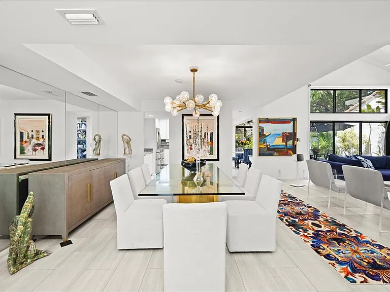 Dining room.