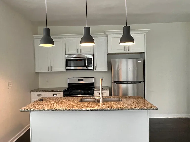 2505 Peniston St — Photo 2