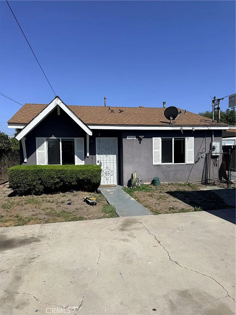 3 bed, 950 sqft, $3,700 — Photo 1