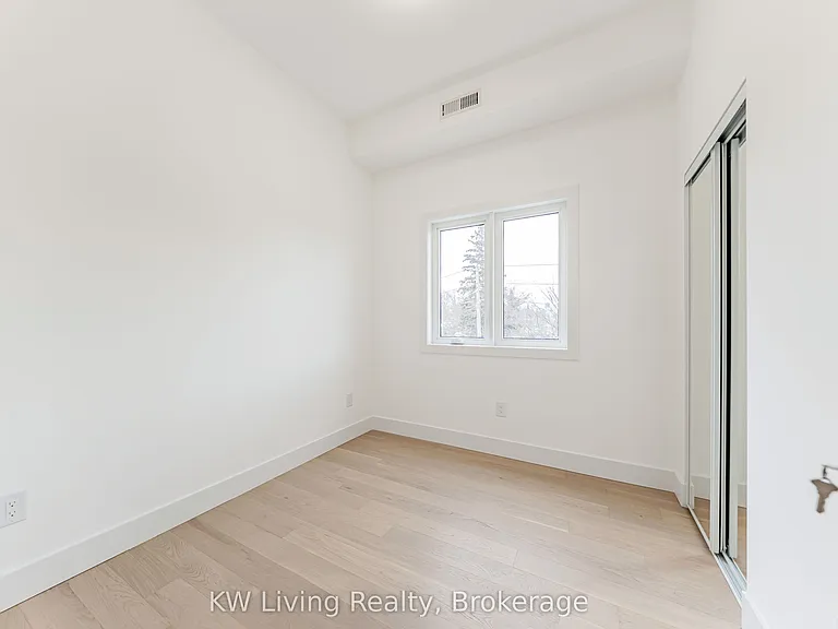 712 Eglinton Ave E — Photo 23