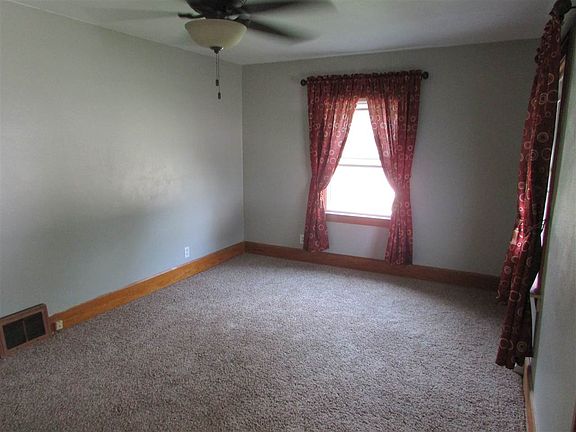 3rd image of 1602 Midway Dr