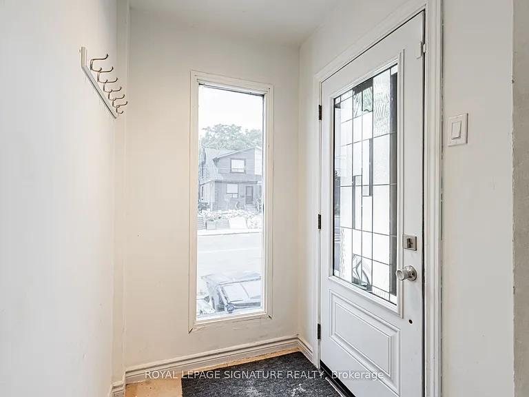 573 Coxwell Ave — Photo 2