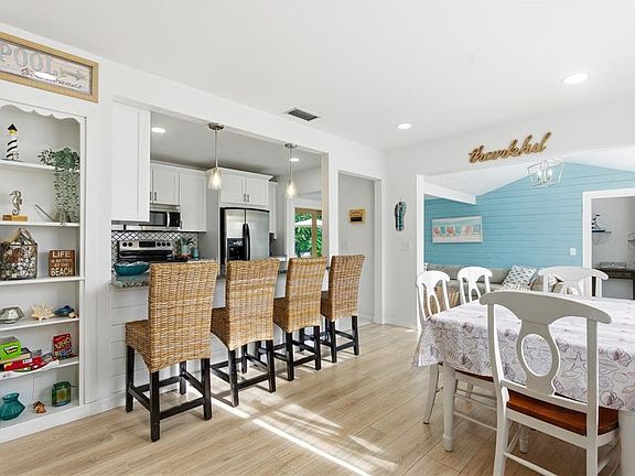 4th image of 1249 ESSEX DRIVE N