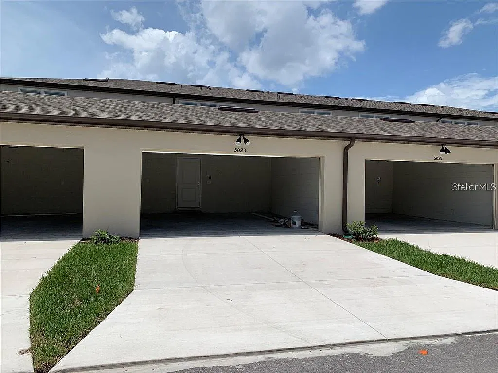 3 bed, 2.5 bath, 1617 sqft, $2,250 — Photo 2