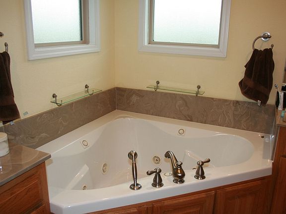 jetted tub in master bath