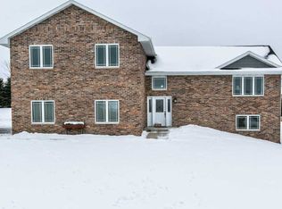 13388 Katra Ct, Dubuque, IA 52002