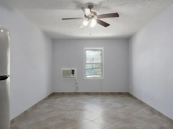 22140 Main St #8, Reeds Spring, MO 65737