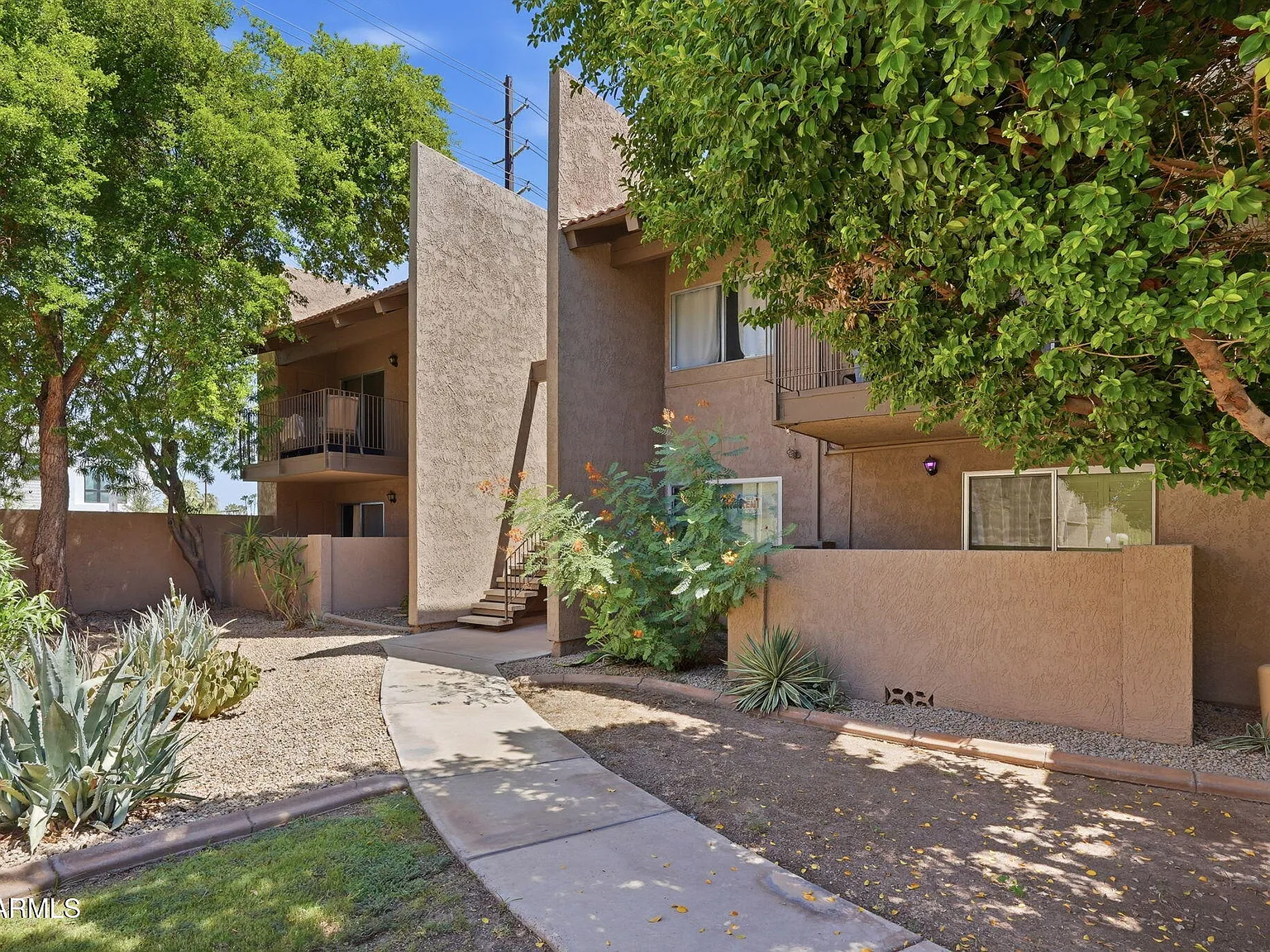 2 bed, 2.0 bath, 982 sqft, $1,950 — Photo 2
