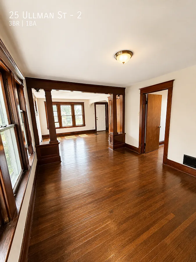 3 bed, 1000 sqft, $1,400 — Photo 2