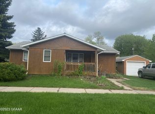 1407 11th Ave S, Grand Forks, ND 58201