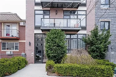 Sold by Avenue Sotheby's International Realty