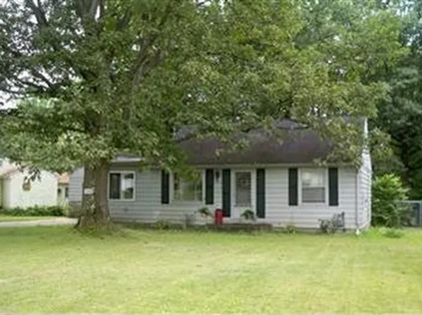 3430 Lakeside Dr, Mineral Ridge, OH 44440