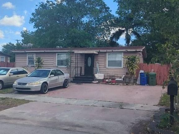 2nd image of 610 SW 50th Ter